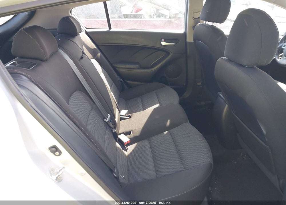 2017 KIA FORTE LX VIN: KNAFK5A81H5680735