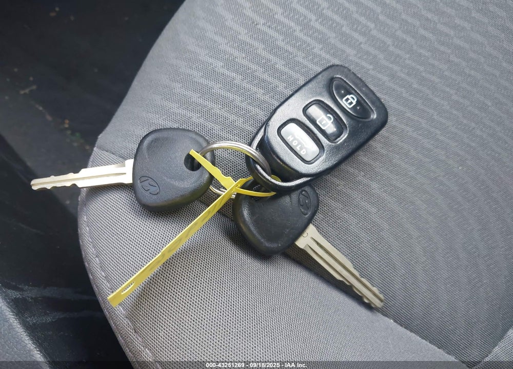 2015 HYUNDAI ELANTRA VIN: 5NPDH4AE7FH637345