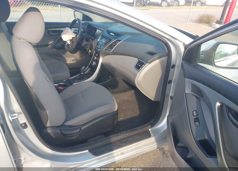 2015 HYUNDAI ELANTRA VIN: 5NPDH4AE7FH637345