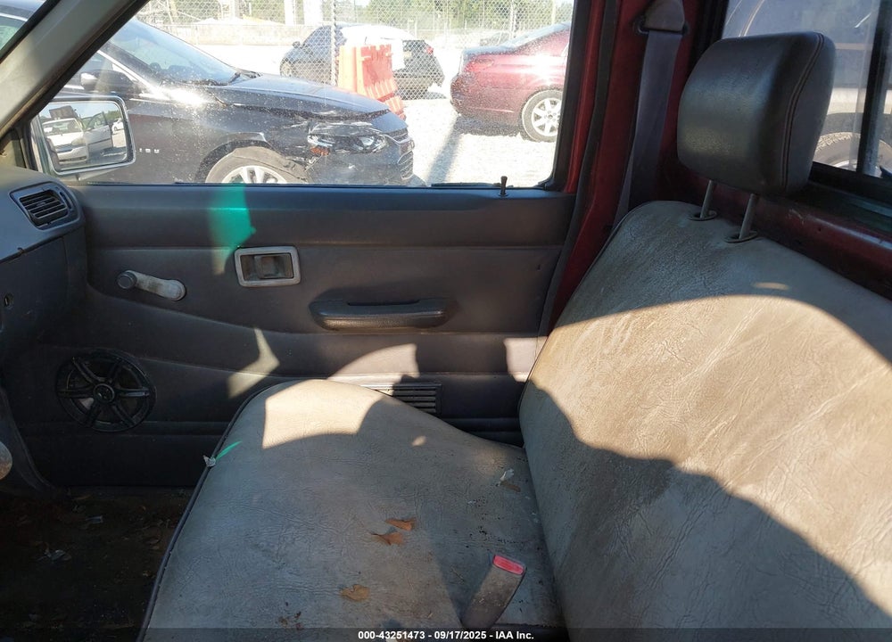 1994 NISSAN TRUCK XE VIN: 1N6SD11S0RC389783