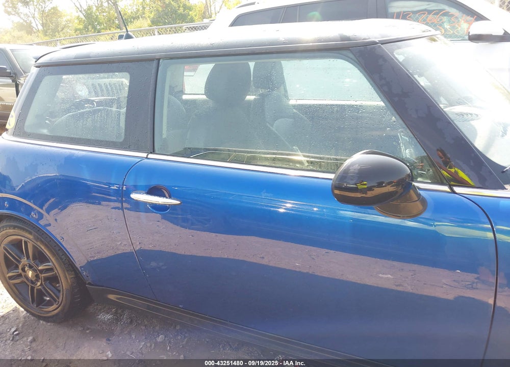 2012 MINI COOPER VIN: WMWSV3C58CTY18918