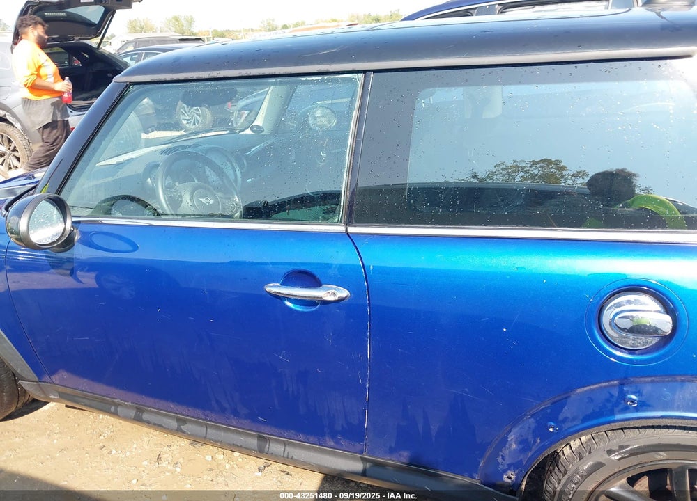 2012 MINI COOPER VIN: WMWSV3C58CTY18918