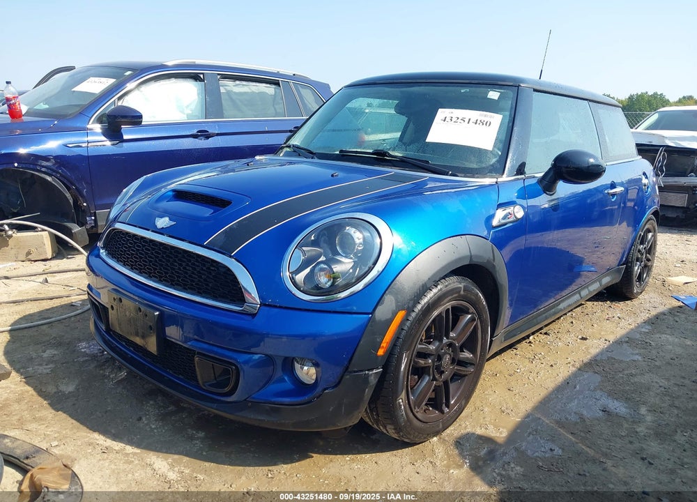 2012 MINI COOPER VIN: WMWSV3C58CTY18918