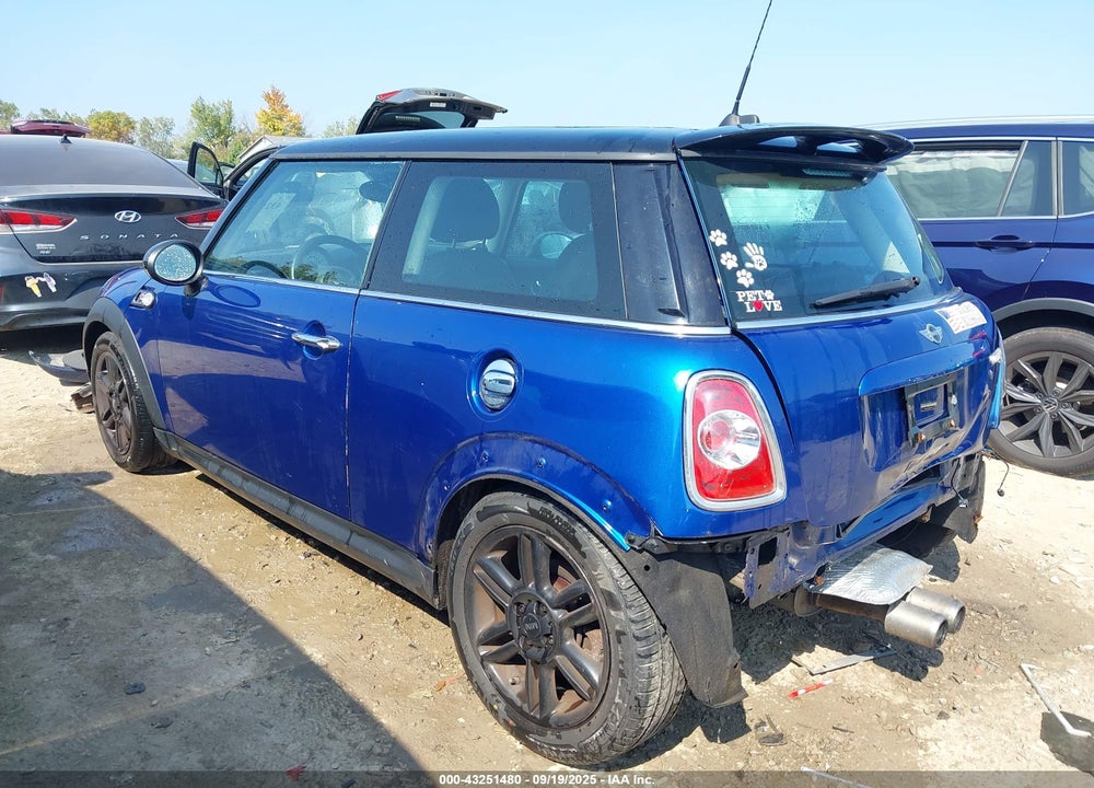 2012 MINI COOPER VIN: WMWSV3C58CTY18918