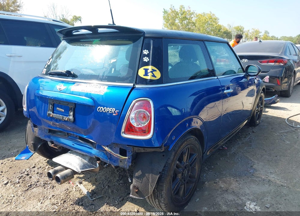 2012 MINI COOPER VIN: WMWSV3C58CTY18918