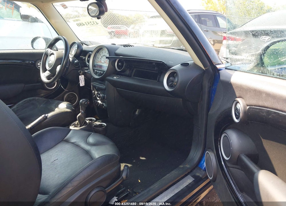 2012 MINI COOPER VIN: WMWSV3C58CTY18918