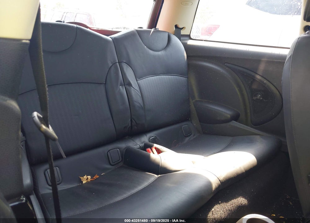 2012 MINI COOPER VIN: WMWSV3C58CTY18918