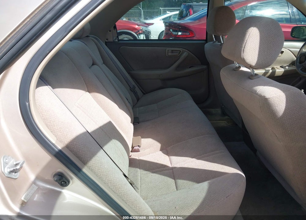 2001 TOYOTA CAMRY LE VIN: 4T1BG22K61U101337