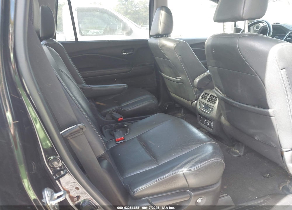 2019 HONDA PILOT VIN: 5FNYF6H05KB037171