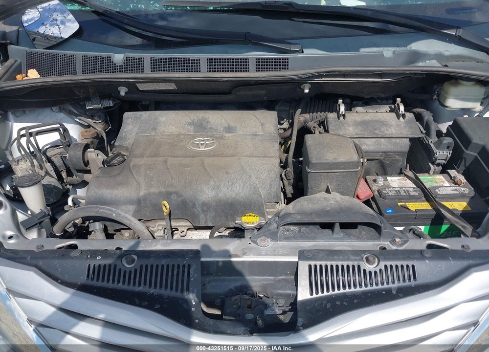 2015 TOYOTA SIENNA LE 8 PASSENGER VIN: 5TDKK3DC4FS575233