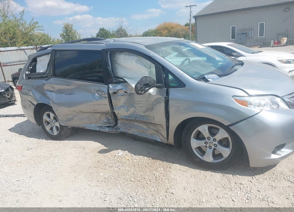 2015 TOYOTA SIENNA LE 8 PASSENGER VIN: 5TDKK3DC4FS575233