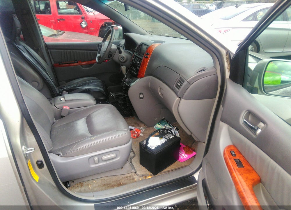 2010 TOYOTA SIENNA XLE VIN: 5TDYK4CC8AS329229