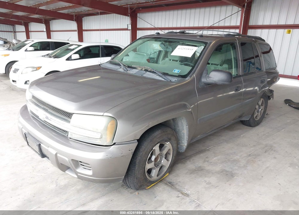 2005 CHEVROLET TRAILBLAZER LS VIN: 1GNDS13S052267107