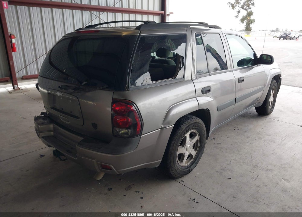 2005 CHEVROLET TRAILBLAZER LS VIN: 1GNDS13S052267107