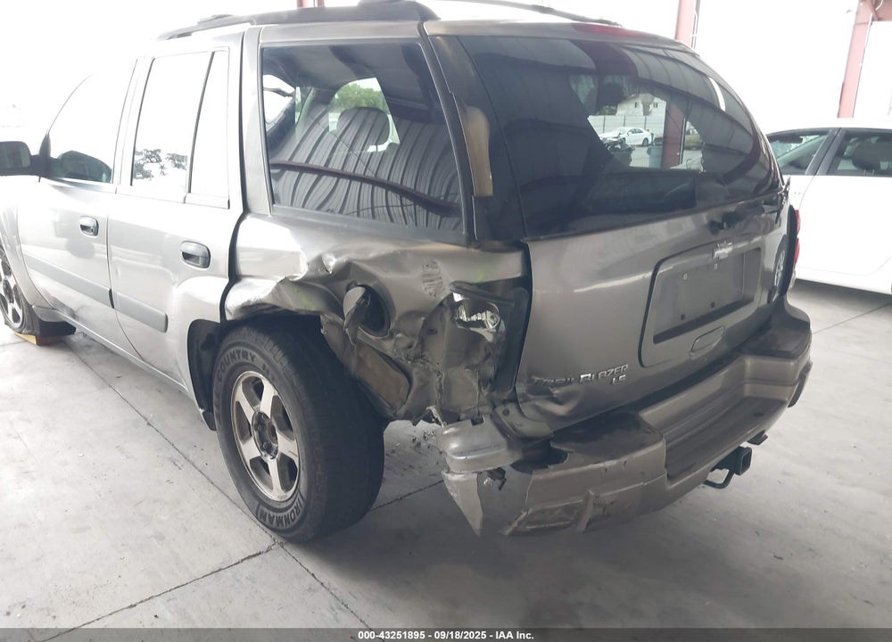 2005 CHEVROLET TRAILBLAZER LS VIN: 1GNDS13S052267107