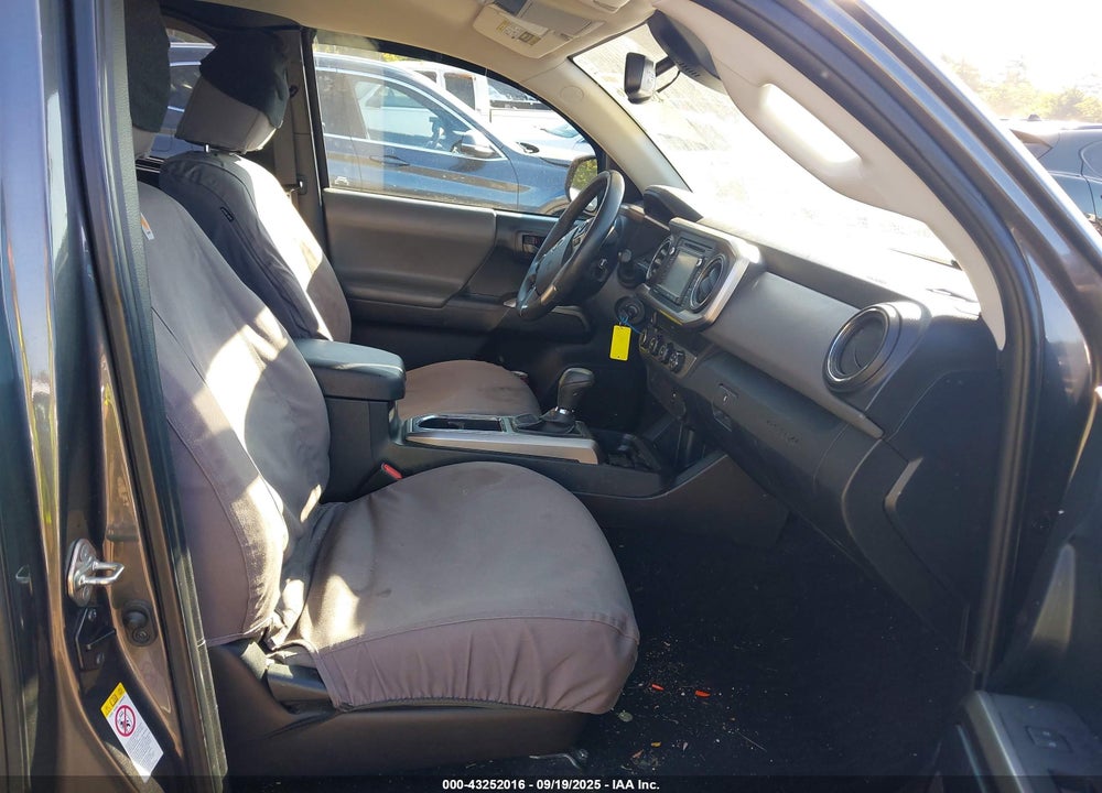 2019 TOYOTA TACOMA SR5 V6 VIN: 5TFSZ5AN7KX210465