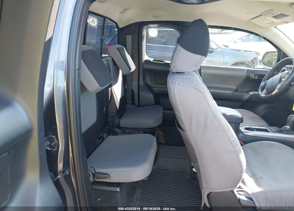 2019 TOYOTA TACOMA SR5 V6 VIN: 5TFSZ5AN7KX210465