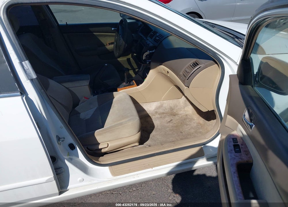 2004 HONDA ACCORD 2.4 EX VIN: 1HGCM56744A165912