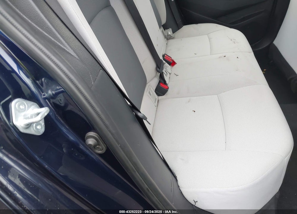 2021 TOYOTA COROLLA LE VIN: JTDEPMAE2MJ147911