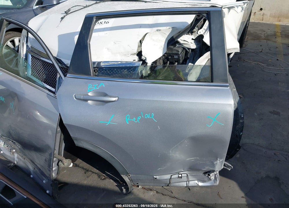 2018 HONDA CR-V EX VIN: 7FARW1H50JE031820
