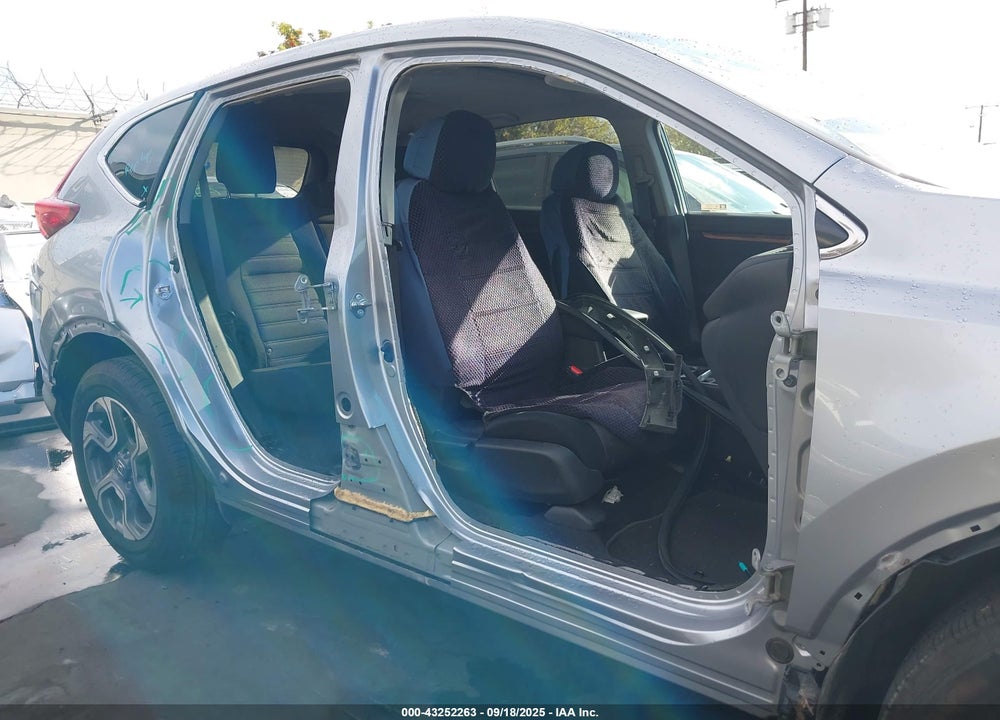 2018 HONDA CR-V EX VIN: 7FARW1H50JE031820