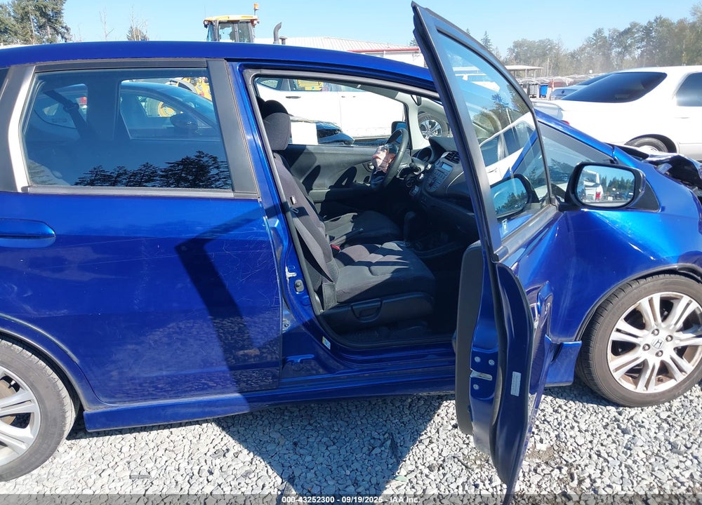 2009 HONDA FIT VIN: JHMGE88479S016685