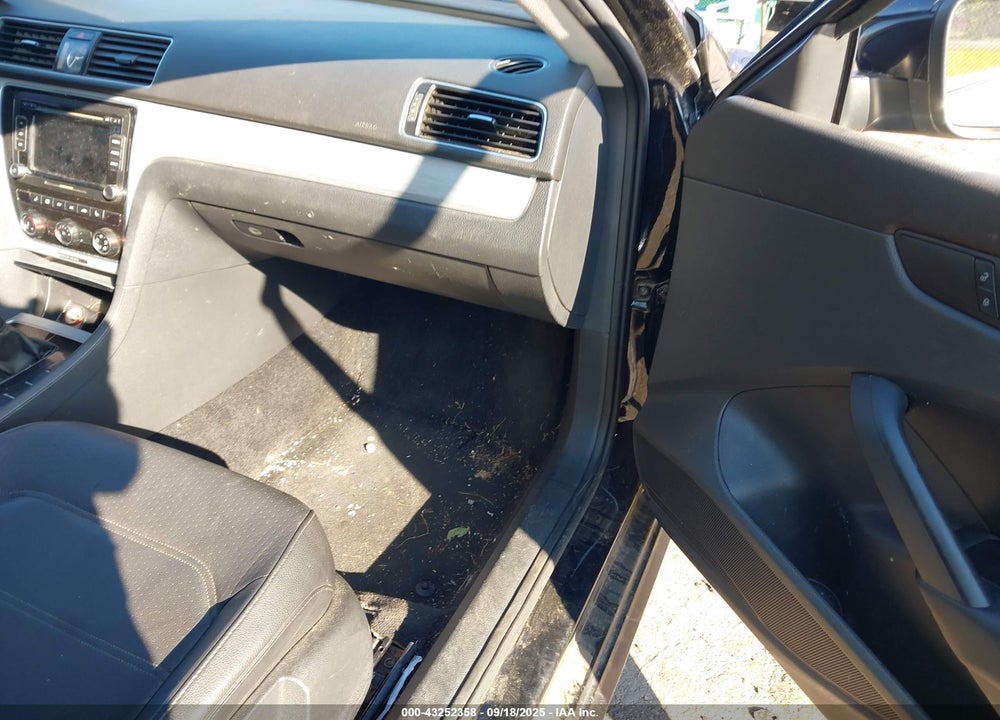 2013 VOLKSWAGEN PASSAT VIN: 1VWBP7A34DC026222