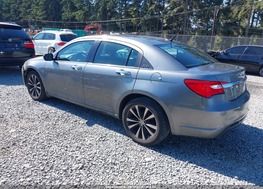 2011 CHRYSLER 200 VIN: 1C3BC8FG5BN577541