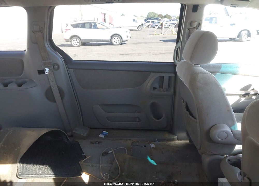 2005 TOYOTA SIENNA LE VIN: 5TDBA23C95S031372