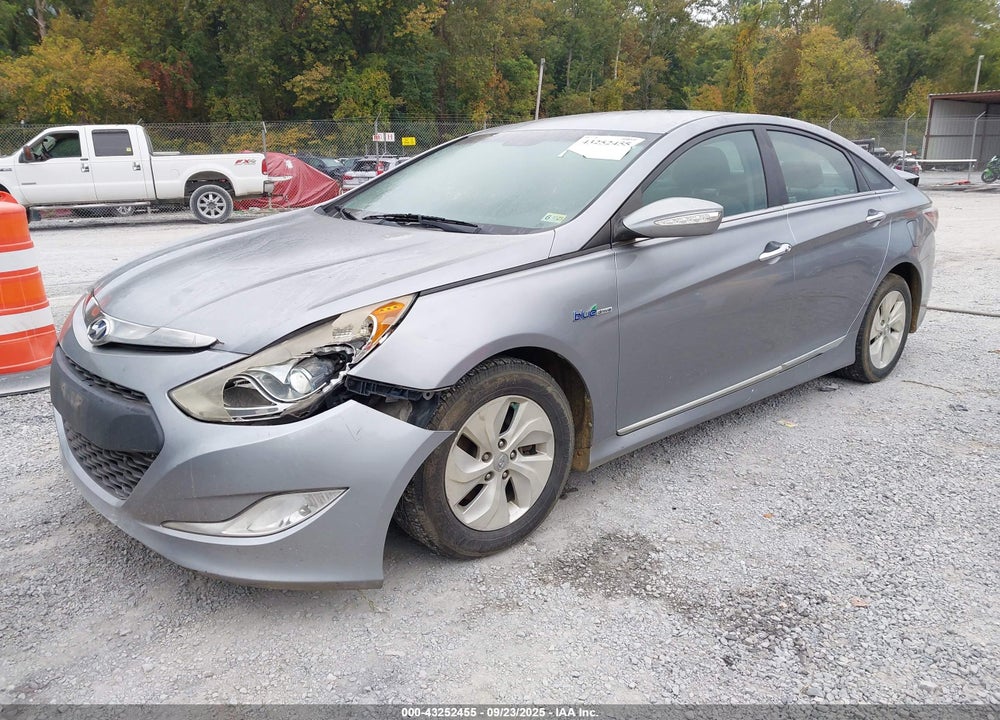 2015 HYUNDAI SONATA HYBRID VIN: KMHEC4A46FA137206