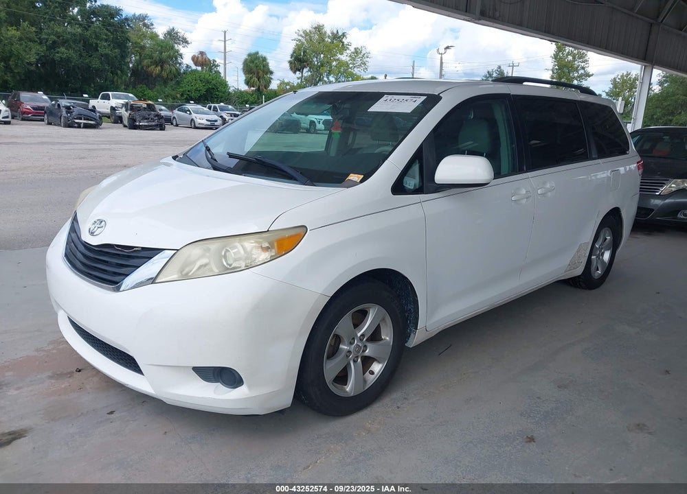 2013 TOYOTA SIENNA LE V6 8 PASSENGER VIN: 5TDKK3DC7DS332271
