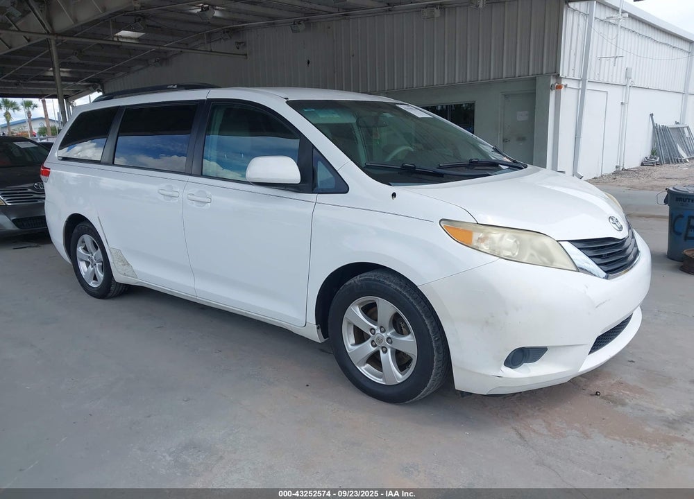 2013 TOYOTA SIENNA LE V6 8 PASSENGER VIN: 5TDKK3DC7DS332271