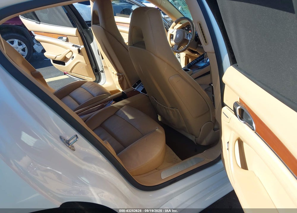 2011 PORSCHE PANAMERA VIN: WP0AB2A74BL061682