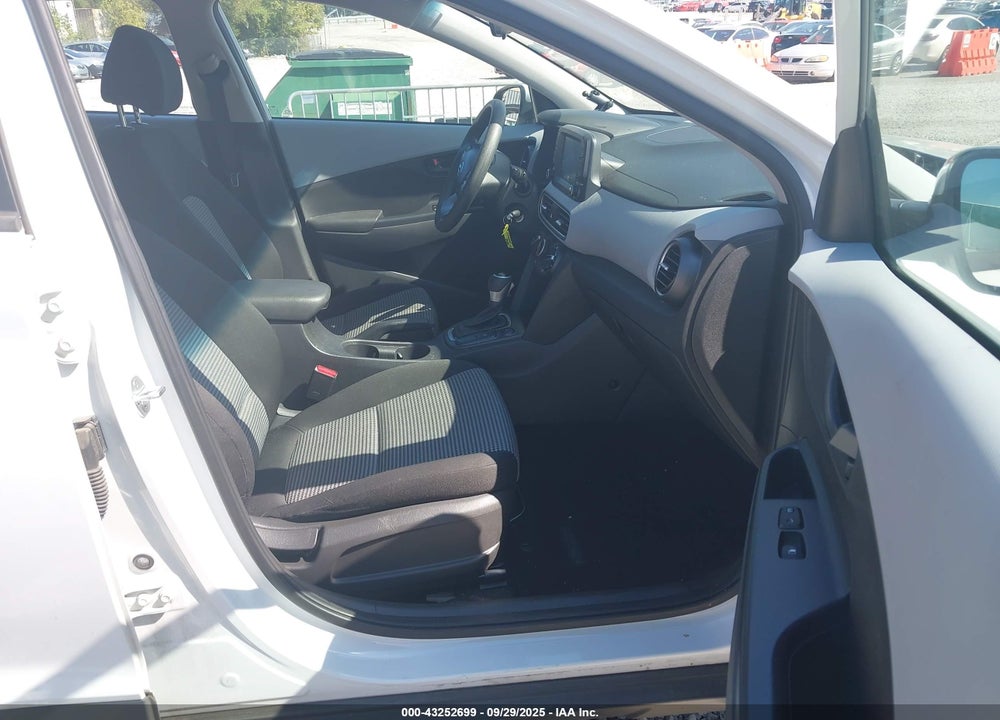 2018 HYUNDAI KONA SE VIN: KM8K1CAA2JU093902