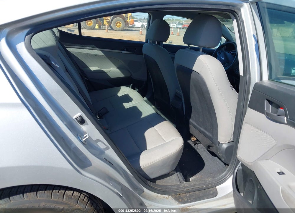 2017 HYUNDAI ELANTRA SE VIN: 5NPD74LF6HH164632
