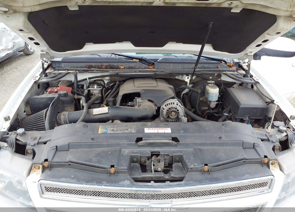 2011 CHEVROLET TAHOE VIN: 1GNSKBE08BR212318