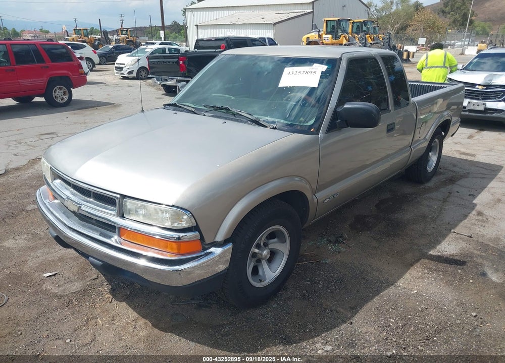 2000 CHEVROLET S-10 LS VIN: 1GCCS1950Y8299563