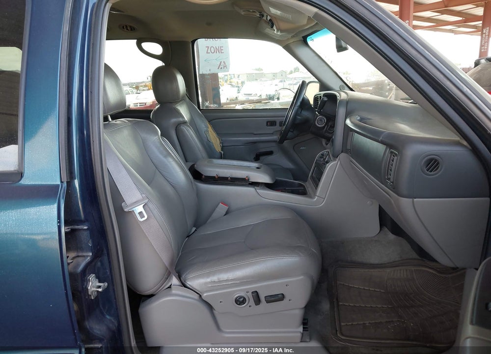 2005 CHEVROLET TAHOE LT VIN: 1GNEC13T15R126693