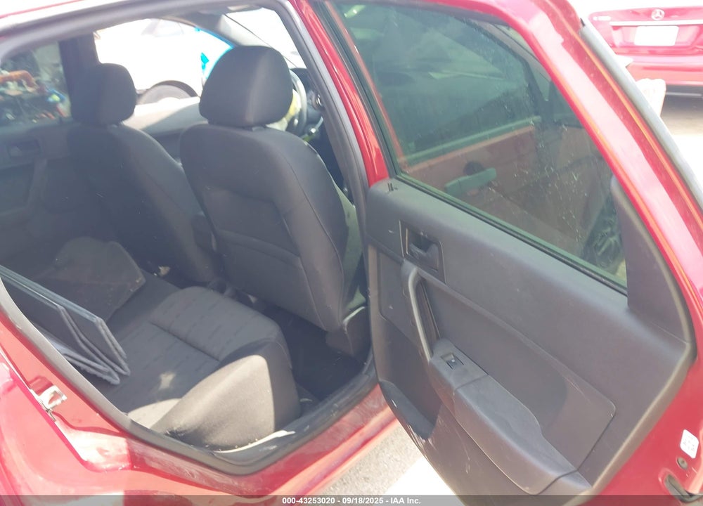2011 FORD FOCUS SE VIN: 1FAHP3FN4BW115905
