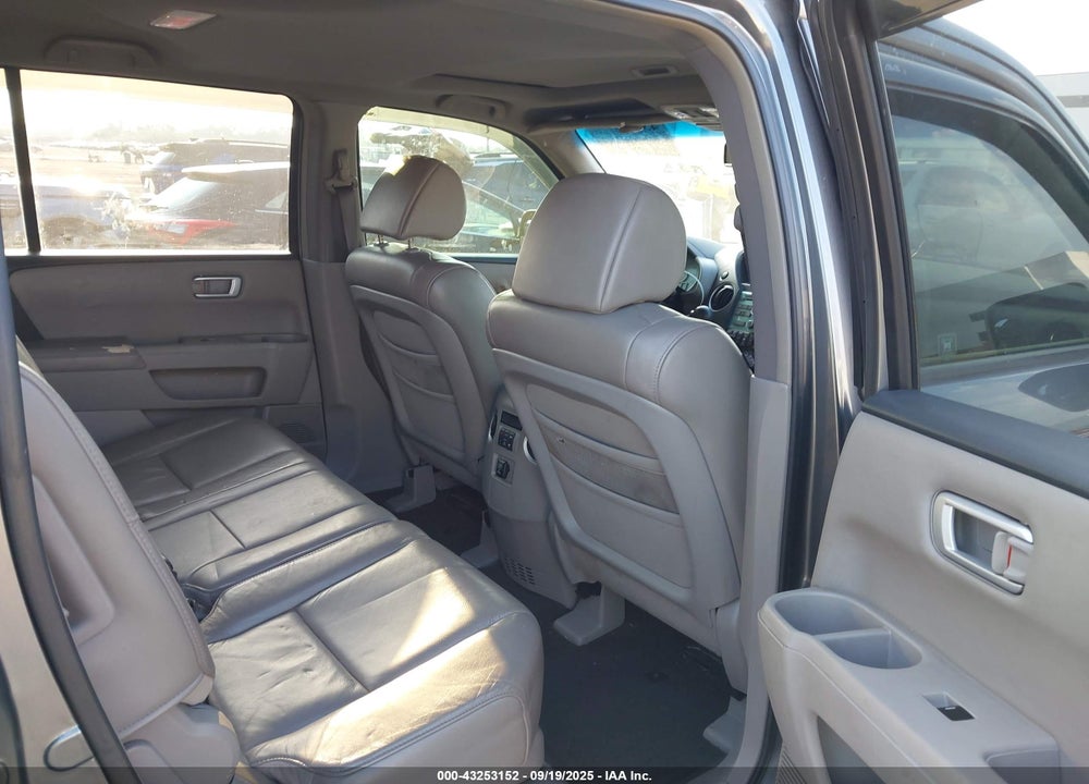 2009 HONDA PILOT VIN: 5FNYF38579B027200