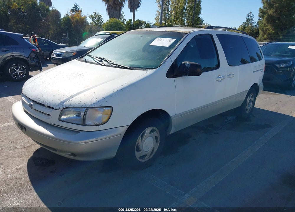 1998 TOYOTA SIENNA XLE VIN: 4T3ZF13C9WU018809