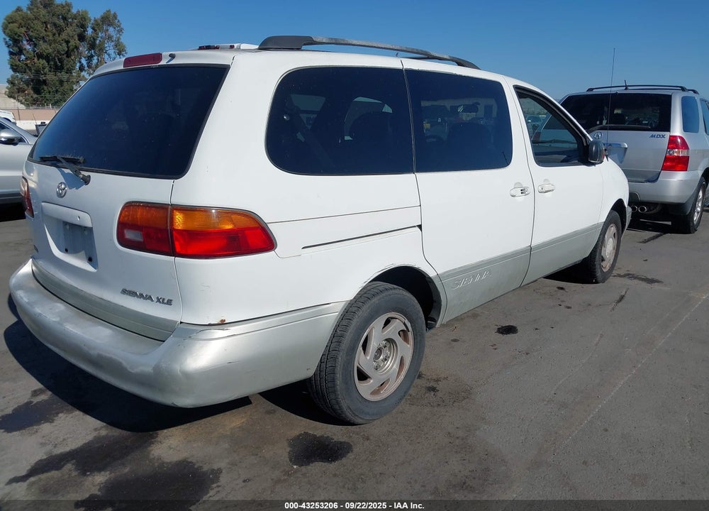 1998 TOYOTA SIENNA XLE VIN: 4T3ZF13C9WU018809