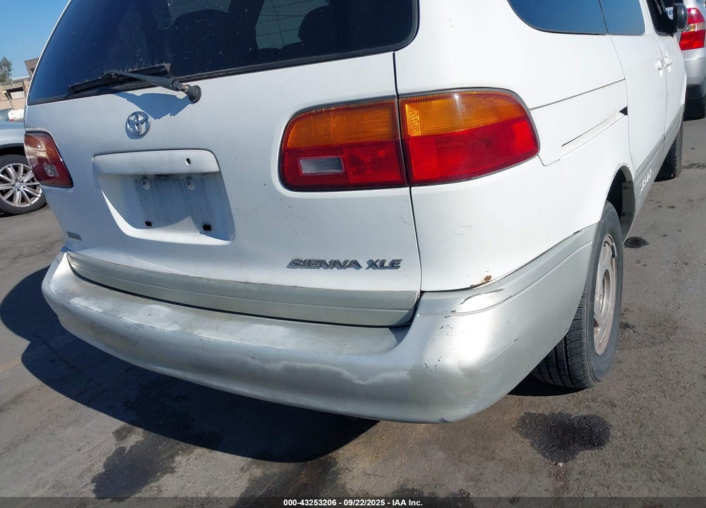 1998 TOYOTA SIENNA XLE VIN: 4T3ZF13C9WU018809