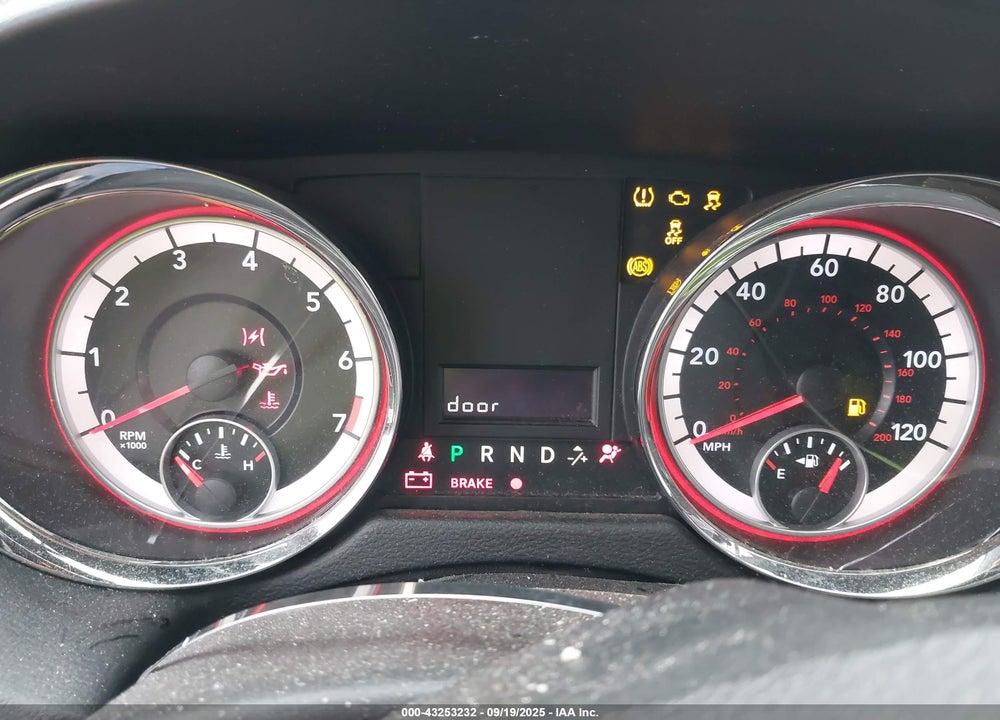 2014 DODGE GRAND CARAVAN VIN: 2C4RDGCG8ER163537