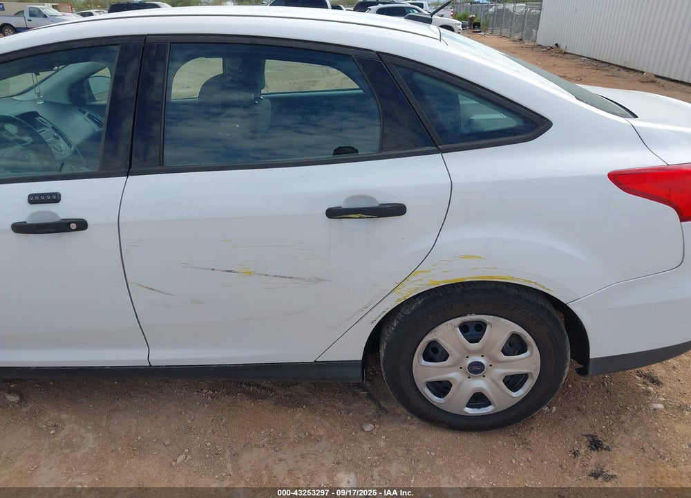 2016 FORD FOCUS S VIN: 1FADP3E22GL380384