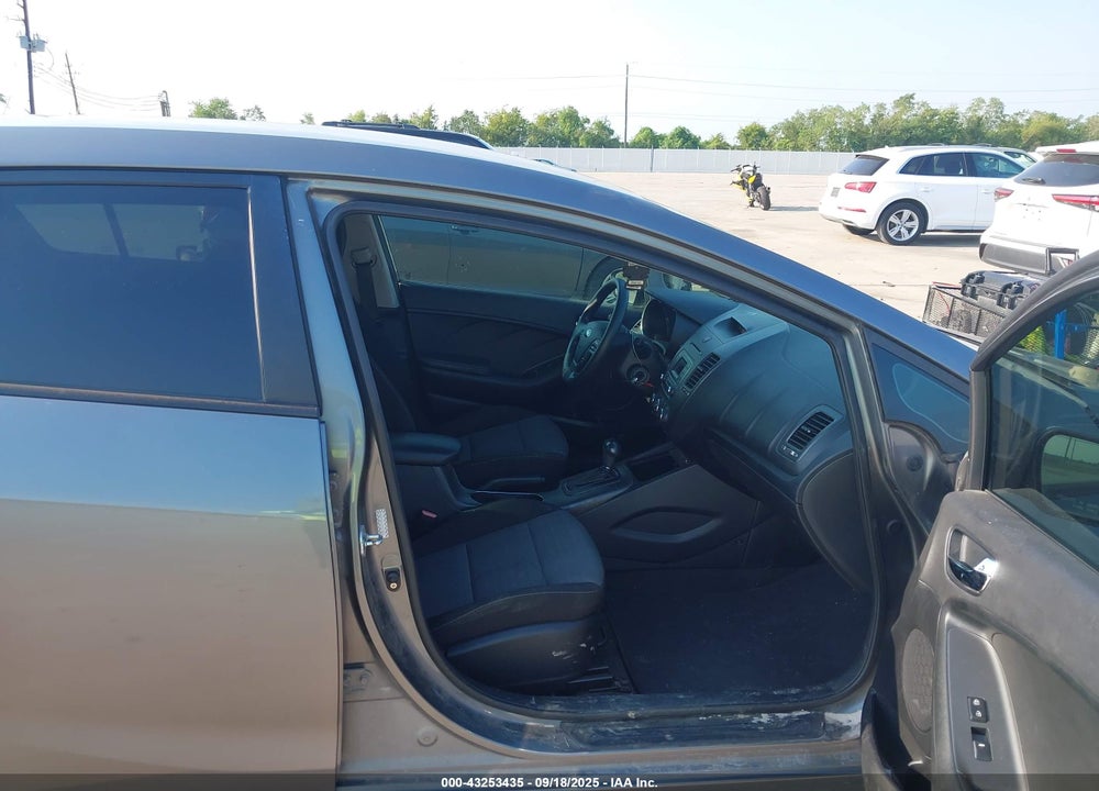 2016 KIA FORTE LX VIN: KNAFK5A8XG5527060