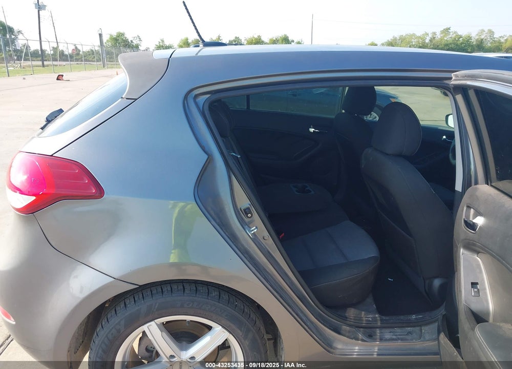 2016 KIA FORTE LX VIN: KNAFK5A8XG5527060