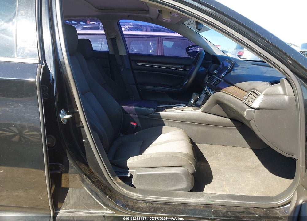 2018 HONDA ACCORD VIN: 1HGCV1F4XJA034541