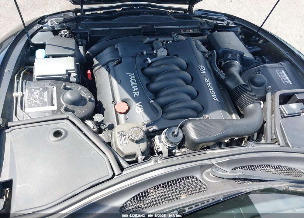 1998 JAGUAR XK8 VIN: SAJGX2246WC019084