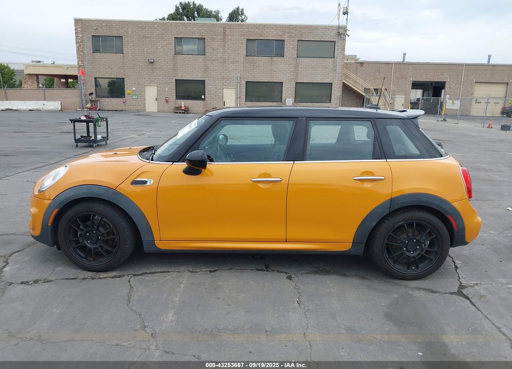 2015 MINI HARDTOP COOPER VIN: WMWXS5C52FT828732